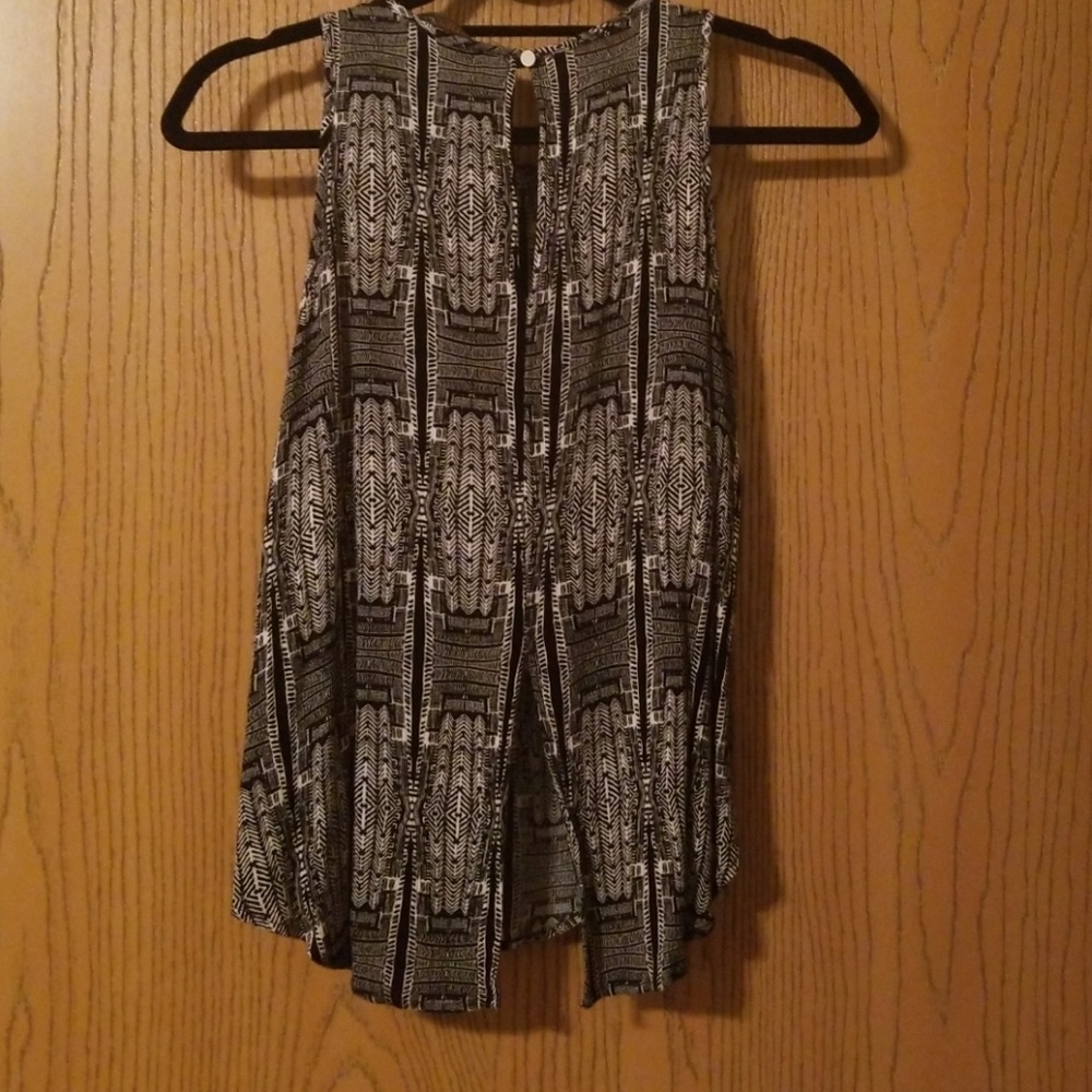 Tank - Picture 2 of 2